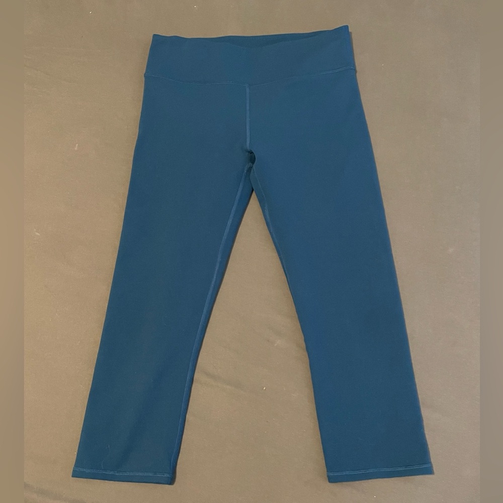 Fabletics Define PowerHold Mid-Rise Capri - Blue - Size L